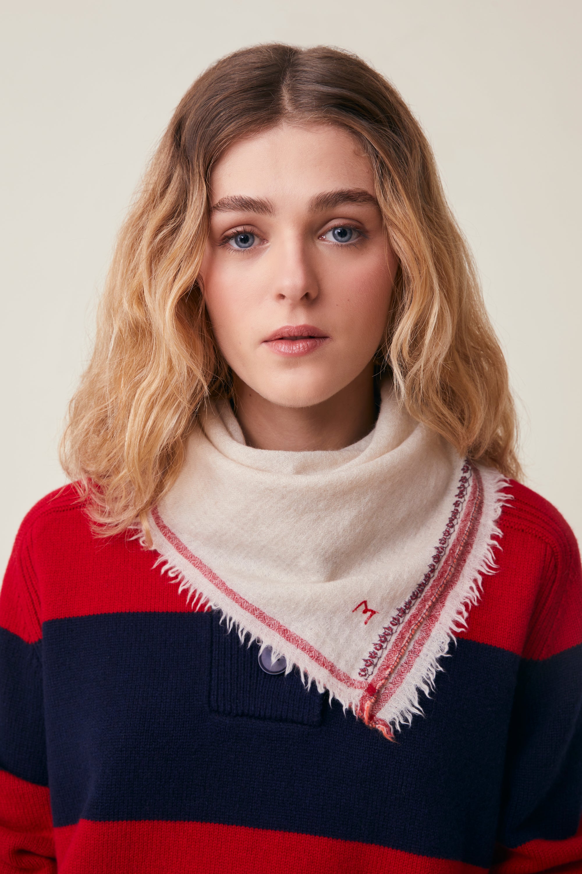 Idol Scarf N°850 Embroidery Cord